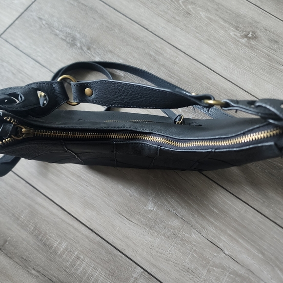 Black purse with detachable crossbody strap - Picture 8 of 16